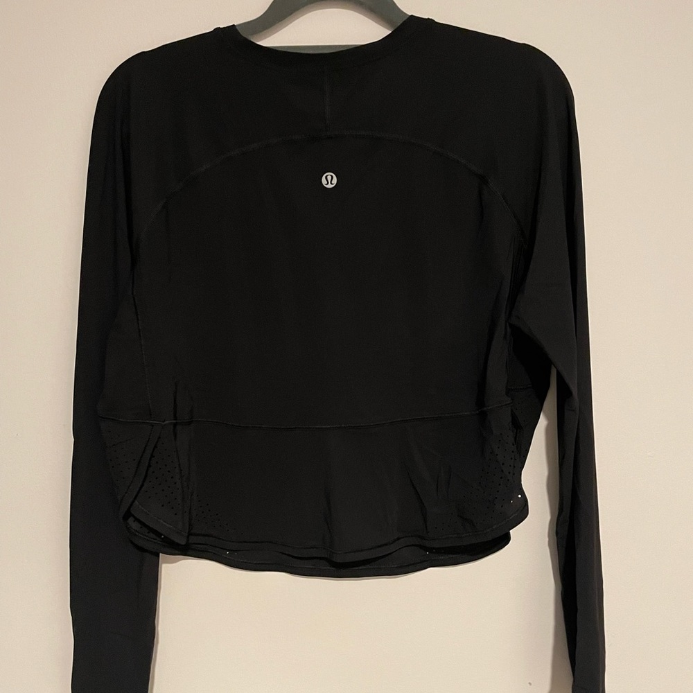 RARE Lululemon rise and run top, black, size 6